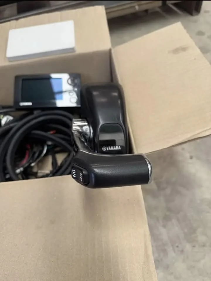 2017 Yamaha F250 250HP 4-Stroke EFI Outboard Motor - Image 4