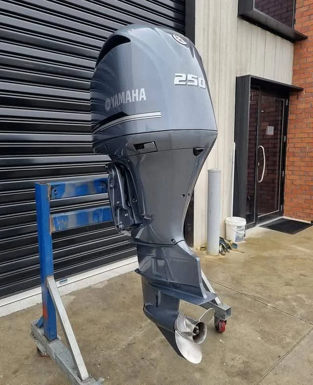 2017 Yamaha F250 250HP 4-Stroke EFI Outboard Motor - Image 3