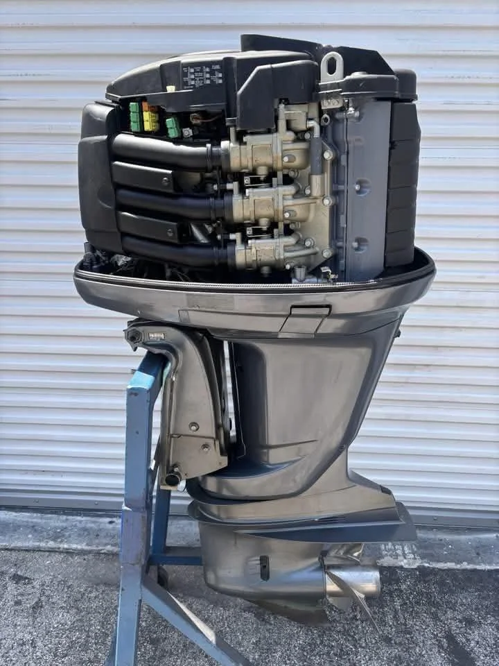 2010 Yamaha 225HP 4-Stroke Outboard Motor - Image 2